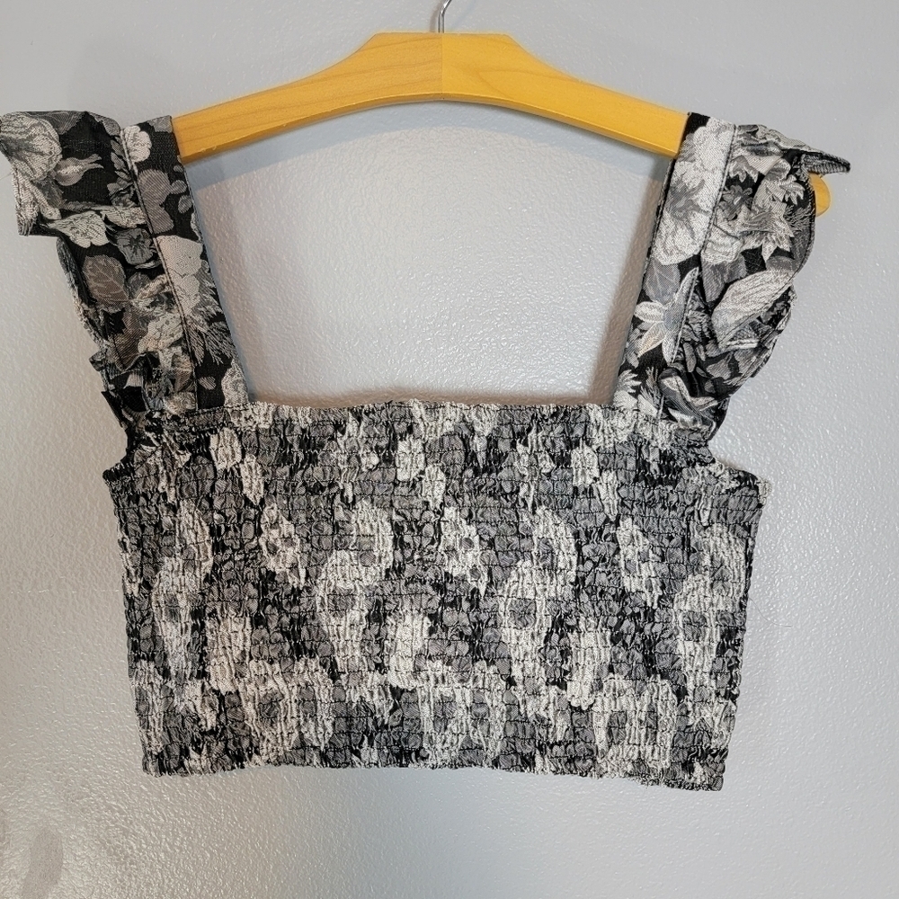 NWT Kourt crop top